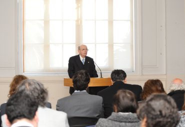 Rector en Claustro Pleno: “La PUCV ha contribuido al desarrollo del país durante sus 88 años de existencia” - Foto 2