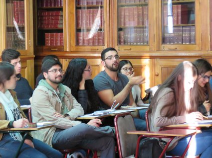 Estudiantes y ex alumnos se preparan para enfrentar el mundo laboral - Foto 1