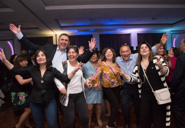 Ex alumnos celebran los 90 años de la PUCV en Cena Alumni - Foto 4