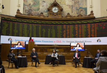 PUCV y Bolsa de Santiago presentaron libro de Enrique Marshall sobre Educación Financiera