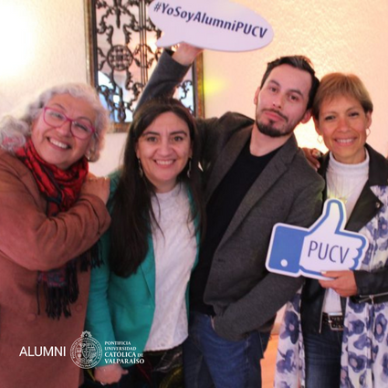 Ex alumnos/as PUCV celebraron los 40 años del Magíster en Lingüística Aplicada del ILCL en el Encuentro Alumni - Foto 1