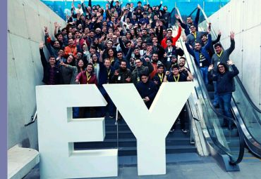 Titulados PUCV ganan primer lugar en desafío minero en Hackaton de EY - Foto 1