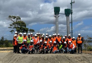 Estudiantes y académicos conocen obras del Puente Chacao