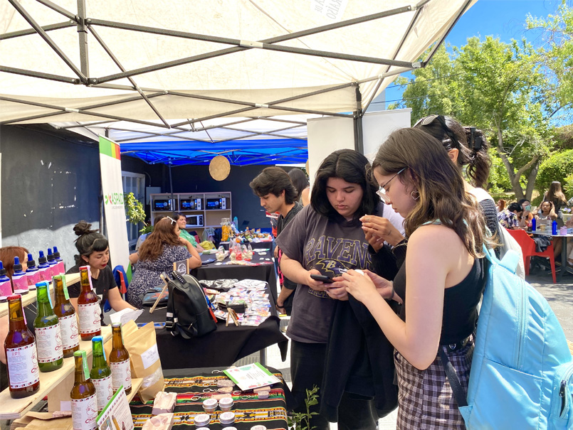 Primera feria navideña sostenible en Campus Sausalito