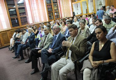 Profesor Ricardo Espinoza presentó en la PUCV su nuevo libro "Hegel y las nuevas lógicas del mundo y del Estado"