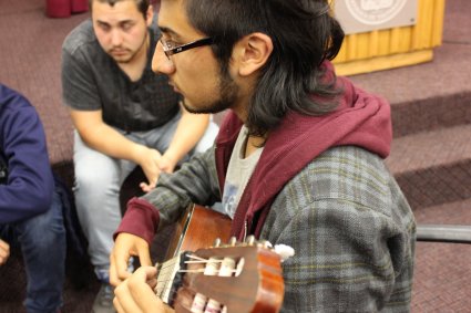 Nuevo coro y banda de la Facultad de Ingeniería PUCV realizó su primer ensayo abierto para estudiantes interesados en la música