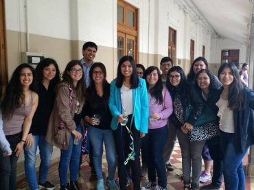 Nuevos licenciados de la Escuela de Derecho pertenecientes al régimen semestral