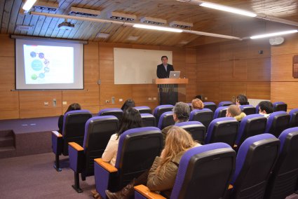 Dr. Abel Vásquez del Instituto de Salud Pública se presentó en la EIB