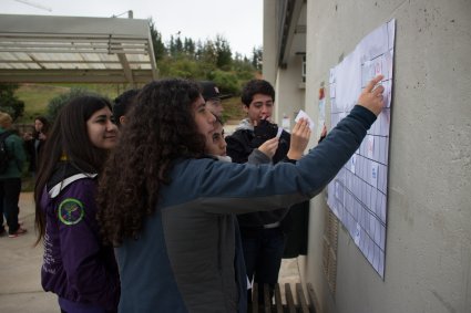 Estudiantes visitan Instituto en Día Abierto