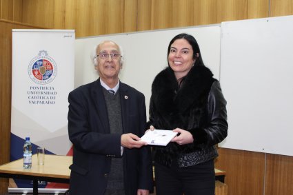 Gerente de la CRCP dicta charla a estudiantes de cuarto año de la carrera de Ingeniería Comercial PUCV