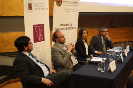 Facultad de Ciencias Económicas y Administrativas se reúne en conversatorio sobre sistema de pensiones