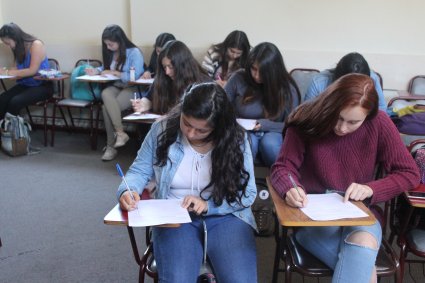 Escuela de Comercio realiza positiva evaluación de programa piloto de tutoría