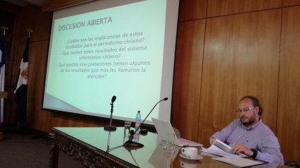 Profesores de Periodismo PUCV presentan resultados de Fondecyt sobre roles y prácticas profesionales a periodistas de Santiago y Valparaíso