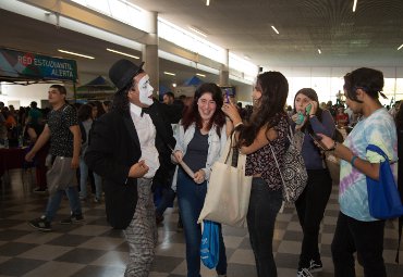 Católica de Valparaíso recibe a sus nuevos estudiantes en tradicional Encuentro al Atardecer