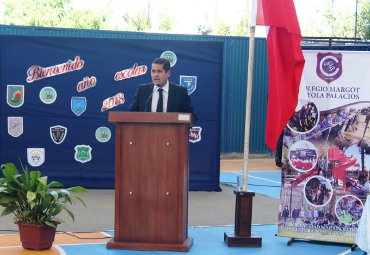 Fondo Margot Loyola donó libros a colegio que recuerda a la maestra en Linares