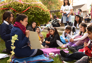 Cerca de 150 niños y niñas participaron de la Invasión Lectora organizada por la Escuela de Pedagogía PUCV