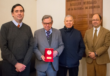 Descubrimiento placa en honor a Alfredo Mateluna