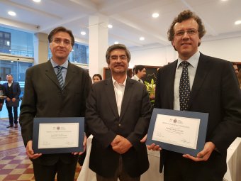 Académicos de nuestra Escuela reciben premio a la Excelencia en Investigación y Docencia Distinguida 2018.