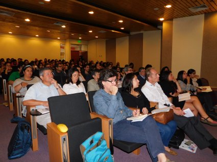 Expertos internacionales exponen en seminario sobre comunidades de aprendizaje organizado desde la PUCV