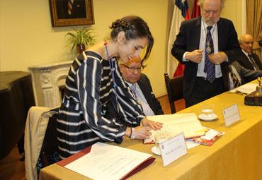 Profesora Ximena Urbina se incorpora como Miembro de Número a la Academia Chilena de la Historia