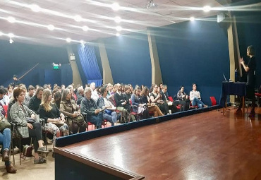 Académica del Instituto de Historia dictó conferencia sobre el pensamiento científico en la época de Da Vinci