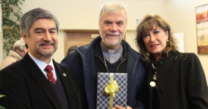 Ameno desayuno con Monseñor Pedro Ossandón B. se desarrolló en la comunidad de la Escuela de Negocios y Economía