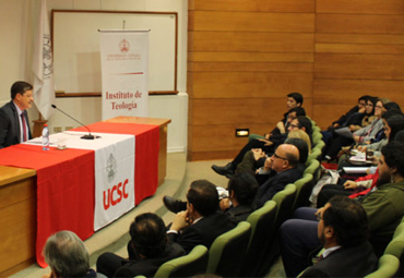 Profesor Hardy Neumann inauguró año académico en el Instituto de Teología de la UCSC