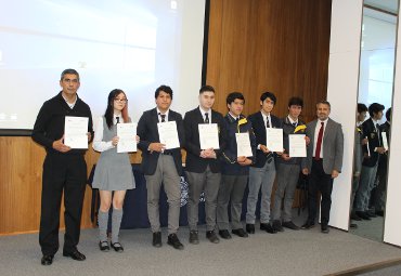 Proyecto Pathways PUCV-AT&T becó a 21 escolares para estudiar inglés y programación en nuestra Universidad