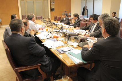 Profesor Raúl Núñez expone en Comisión de Constitución del Senado