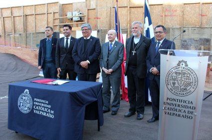 Bendicen y colocan primera piedra del nuevo edificio para Escuelas de Ingeniería Civil e Ingeniería en Construcción