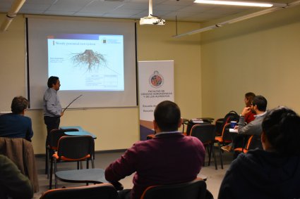 Profesor Ítalo Cuneo realiza seminario en el Doctorado en Ciencias Agroalimentarias