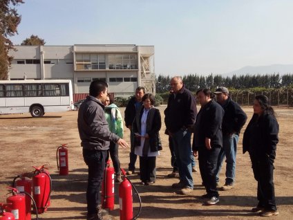 Comité Paritario de Higiene y Seguridad de la Escuela de Agronomía desarrolla curso sobre uso y manejo de extintores