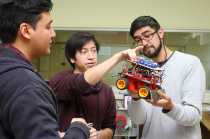 CNT PUCV: Un laboratorio de ingeniería de estudiantes y para estudiantes