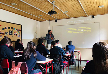 Profesor Wilson Barros realiza charla de entomología en el marco de “1000 Científicos 1000 Aulas” del Programa Explora CONICYT