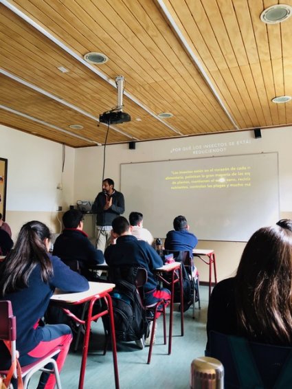 Profesor Wilson Barros realiza charla de entomología en el marco de “1000 Científicos 1000 Aulas” del Programa Explora CONICYT