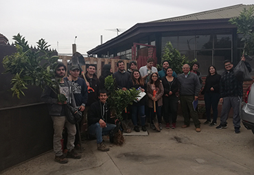 Estudiantes de la mención Fruticultura plantan huerto de naranjos en el Refugio Manuel de Tezanos Pinto de Quillota