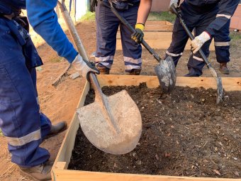 Manos en la Tierra: el proyecto ecológico que une a comunidades escolares y estudiantes PUCV