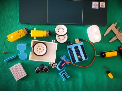 Valparaíso Makerspace e Informática PUCV crean robot educativo para familiarizar a los niños con la tecnología