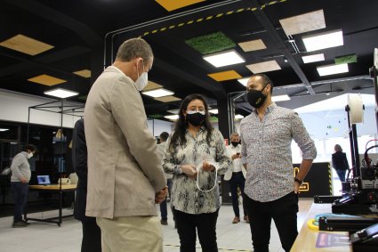 Ministro de Transportes visita Campus 5G de la PUCV: “Están en un rol muy relevante y de punta en nuestro país”