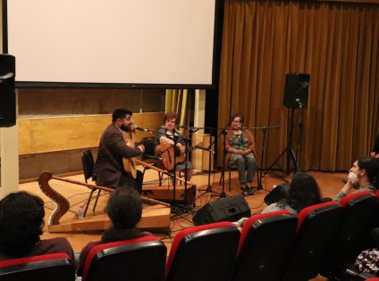 Mundo universitario homenajea a la cantora y patrimonio vivo Isabel Fuentes