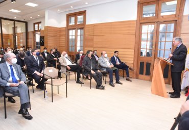 En Casa Central PUCV se realizó presentación internacional de libro del intelectual italiano Rocco Buttiglione