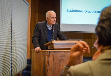 PUCV presentó nuevos estándares para la Formación Inicial Docente ante profesoras y profesores