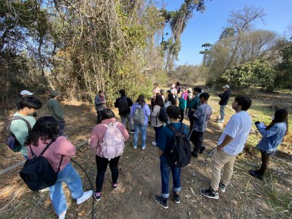 Curso de agronomía asistió a pensionado de la PUCV en Quillota en actividad de reconocimiento de flora nativa