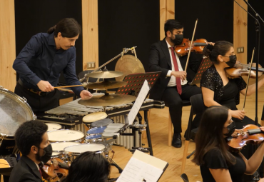 Músicas americanas de nuestro tiempo - Concierto Orquesta Clásica PUCV y Nicolás Moreno, percusión