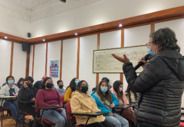 Instituto de Historia PUCV realizó la conferencia “Proyectos y Redes para una transformación coeducativa del currículum: Pastwomen, Relecturas y Womens Legacy”