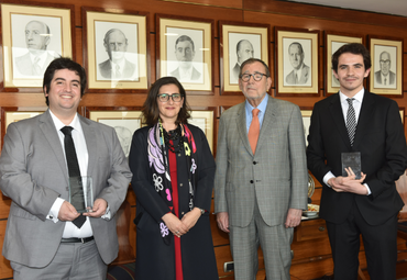 Alumni Joaquín Schäfer recibe reconocimiento del Centro de Arbitraje y Mediación de la Cámara de Comercio de Santiago