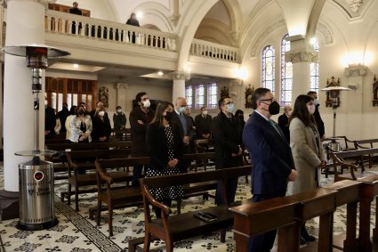 Facultad de Derecho y Bibliotecas PUCV realizaron homenaje al profesor Alejandro Guzmán Brito tras un año de su partida