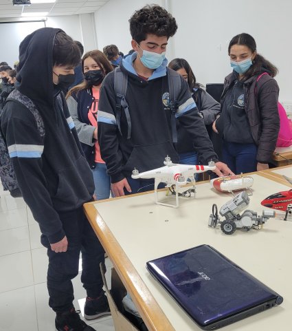 Estudiantes PACE de Santo Domingo y Olmué participan de salidas vocacionales