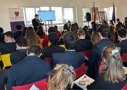 Profesor Hardy Neumann visita el Colegio Sagrada Familia