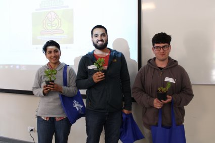 Día de la Innovación se celebró con estudiantes de las Escuelas de Ingeniería Bioquímica y Agronomía de la PUCV resolviendo problemáticas reales del rubro agrícola